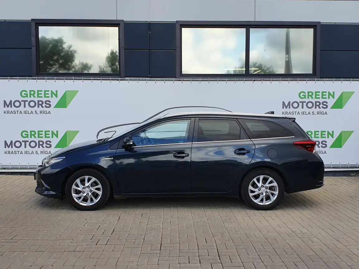TOYOTA AURIS