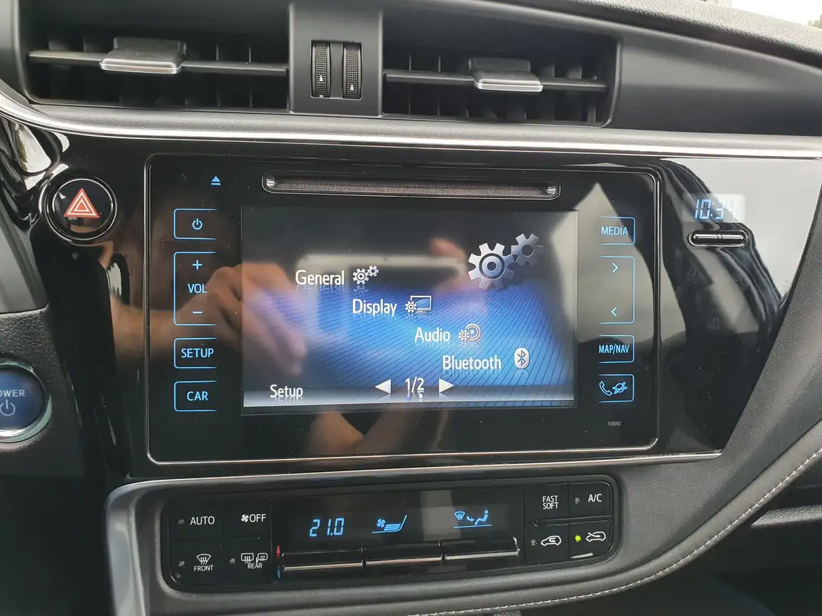 TOYOTA AURIS