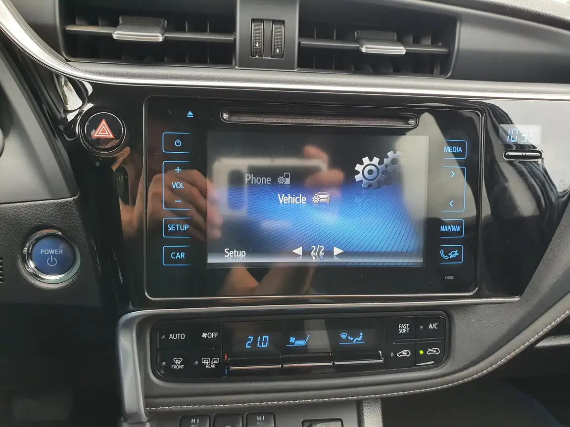 TOYOTA AURIS
