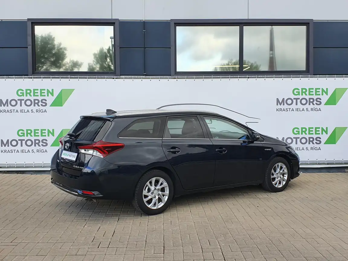 TOYOTA AURIS