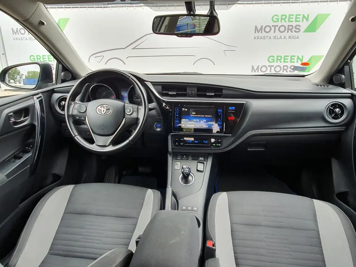 TOYOTA AURIS