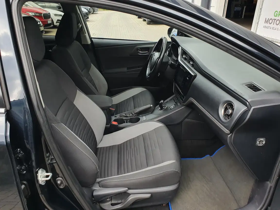 TOYOTA AURIS