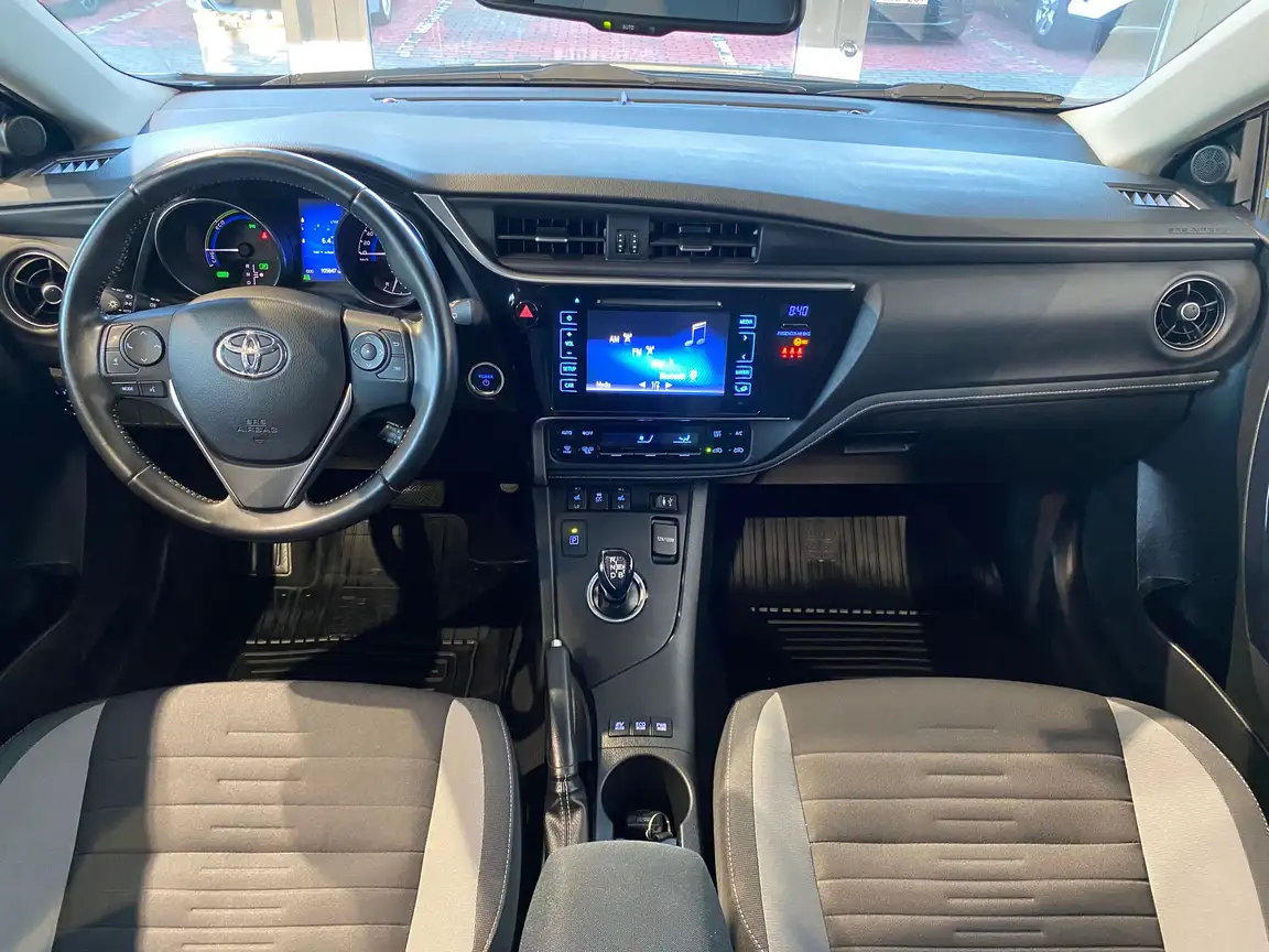 TOYOTA AURIS