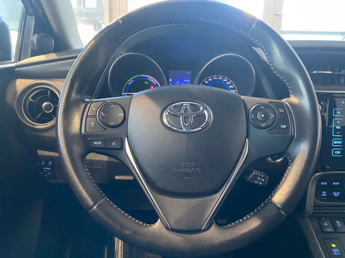 TOYOTA AURIS