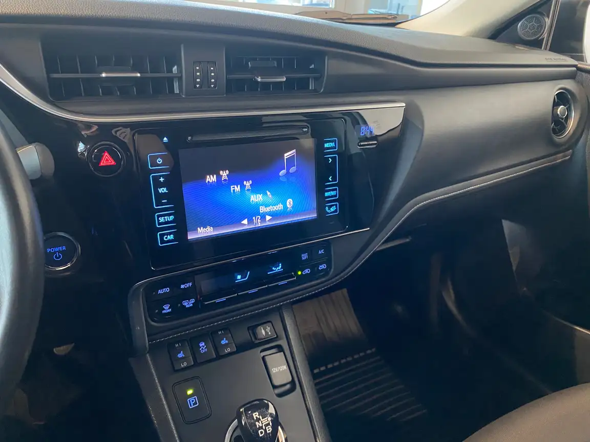 TOYOTA AURIS
