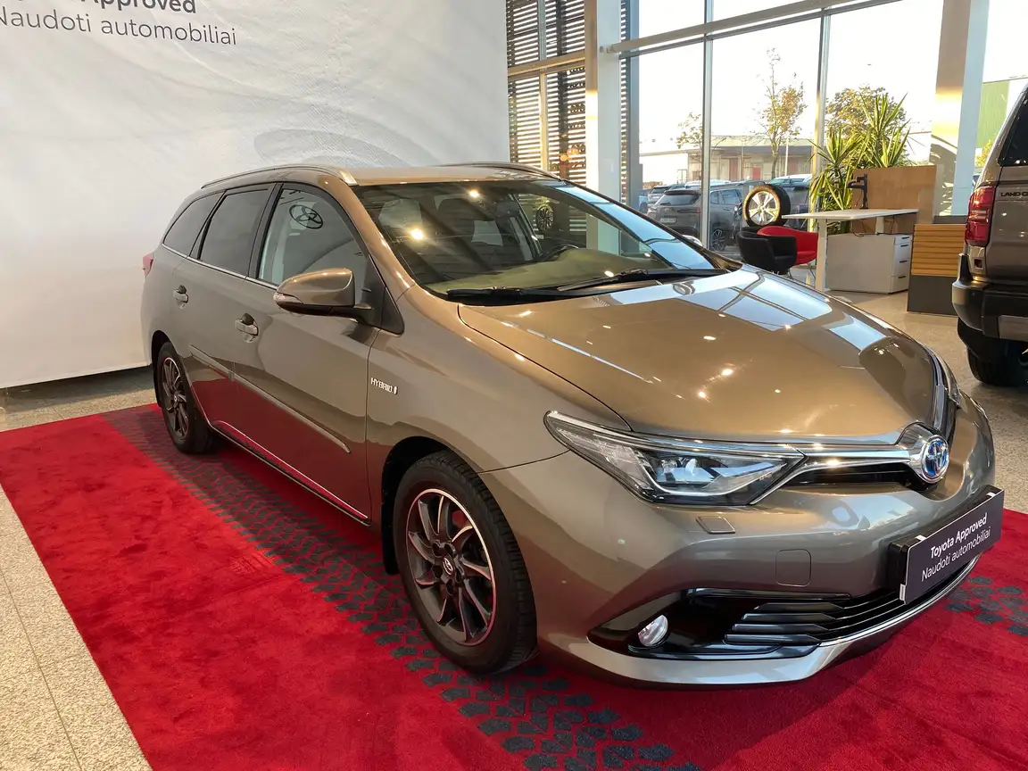TOYOTA AURIS