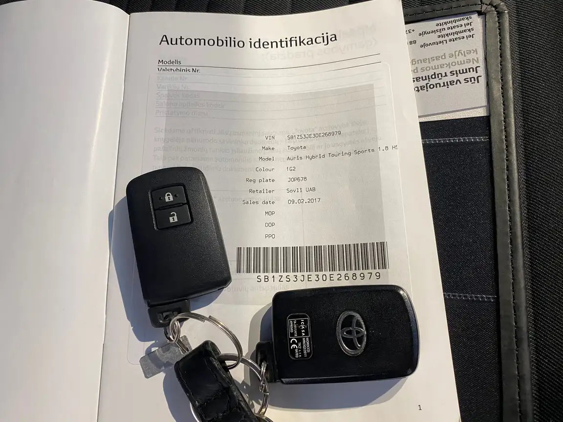 TOYOTA AURIS