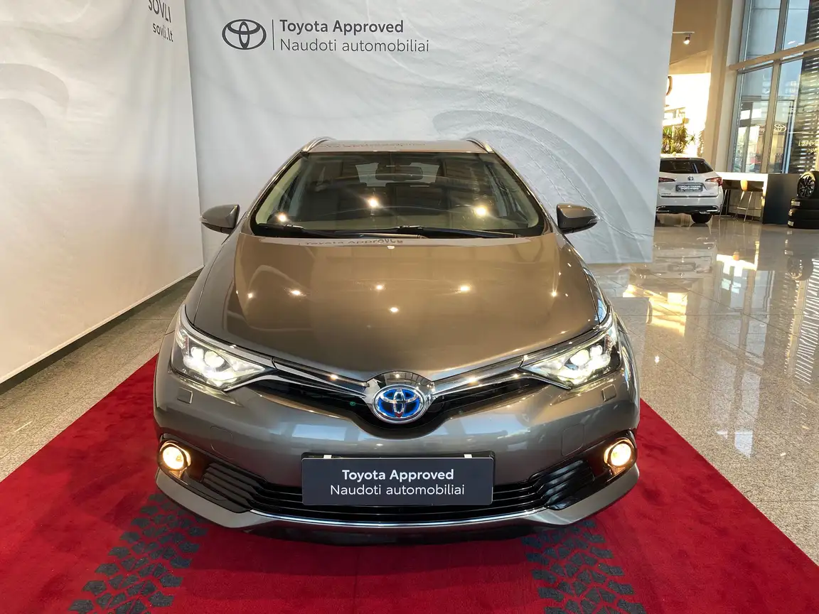TOYOTA AURIS