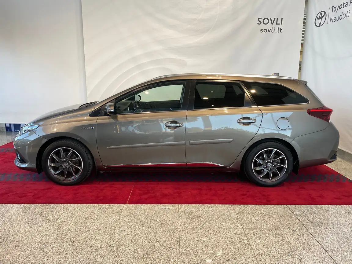 TOYOTA AURIS