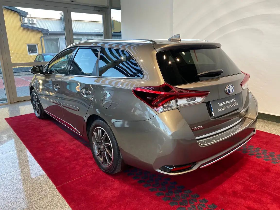 TOYOTA AURIS