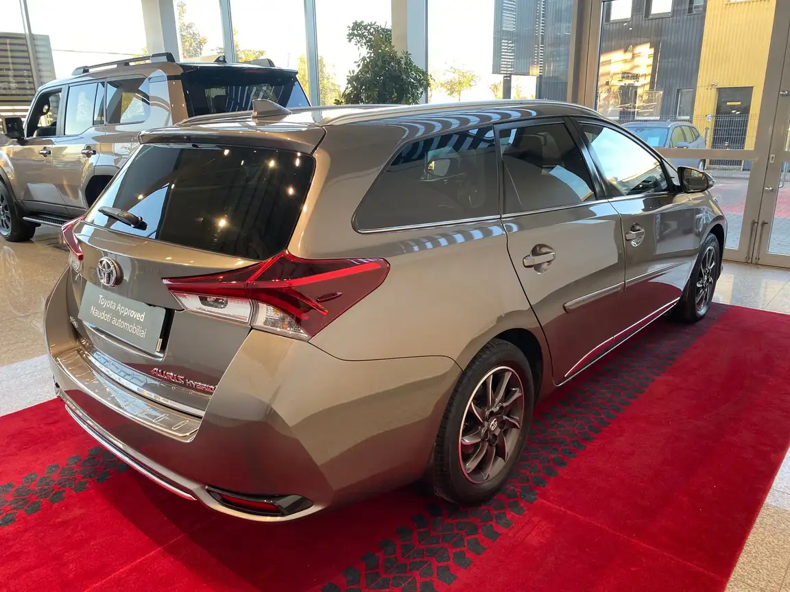 TOYOTA AURIS