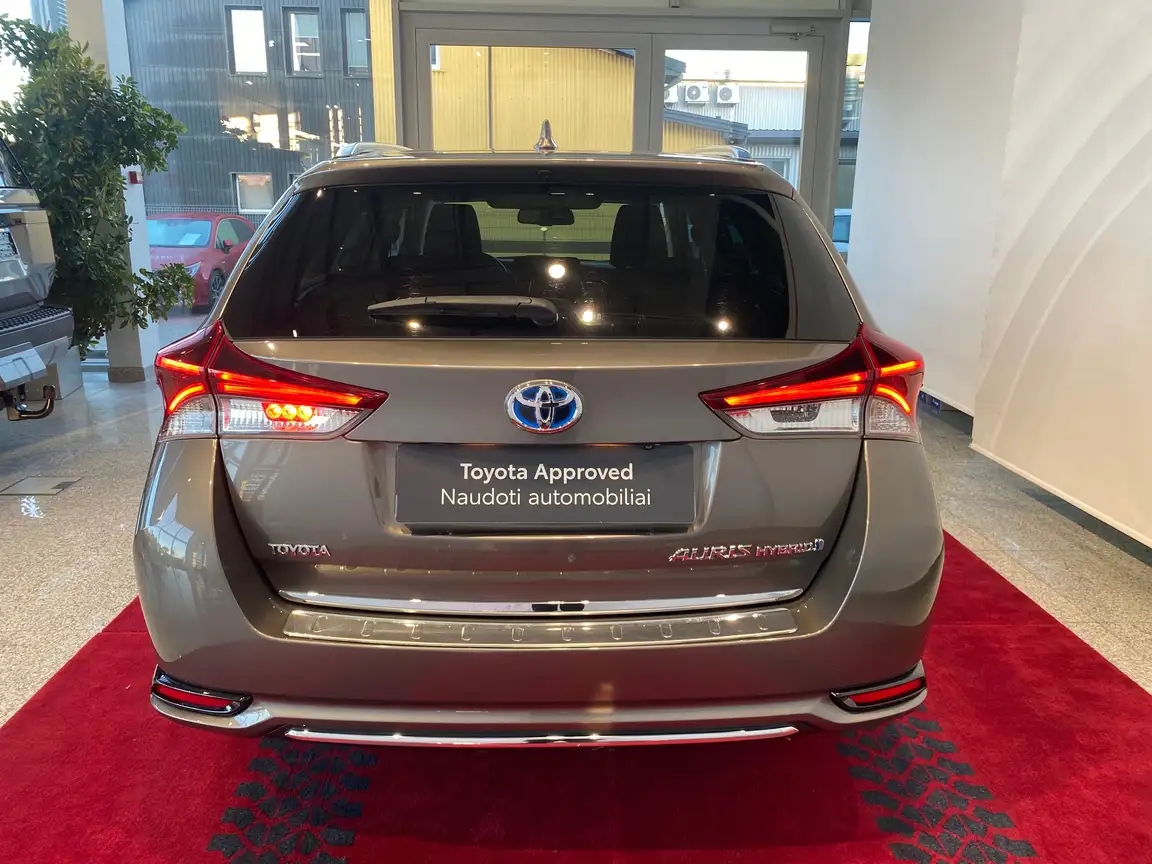 TOYOTA AURIS