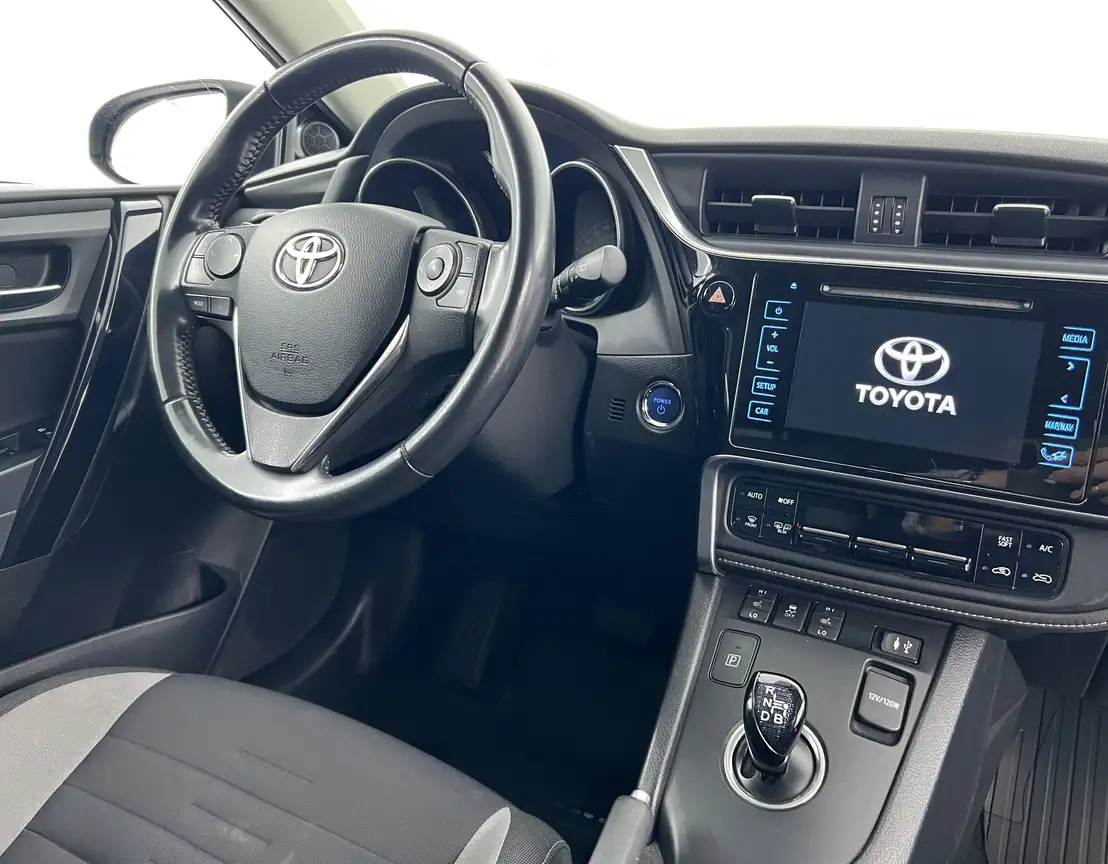 TOYOTA AURIS