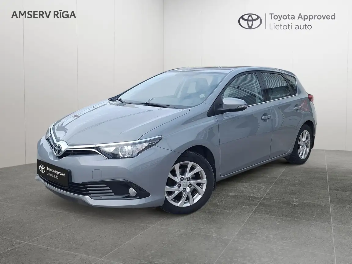 TOYOTA AURIS