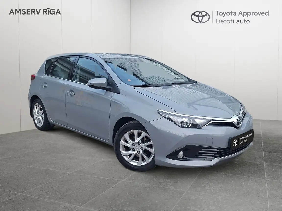 TOYOTA AURIS