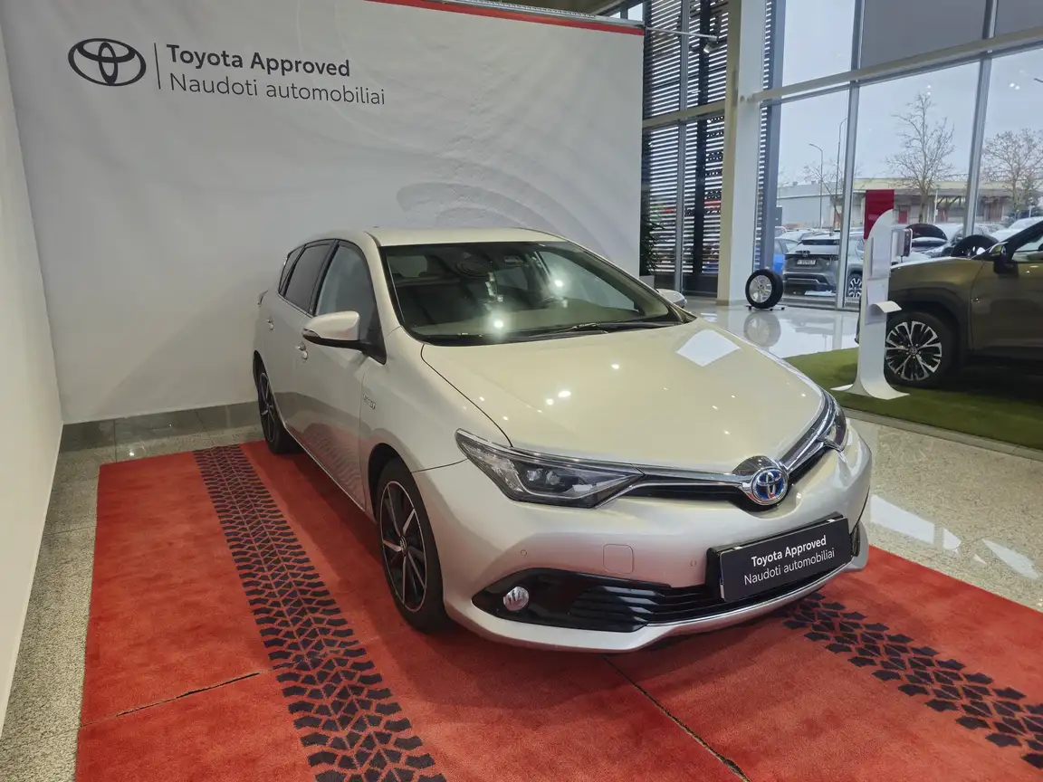 TOYOTA AURIS