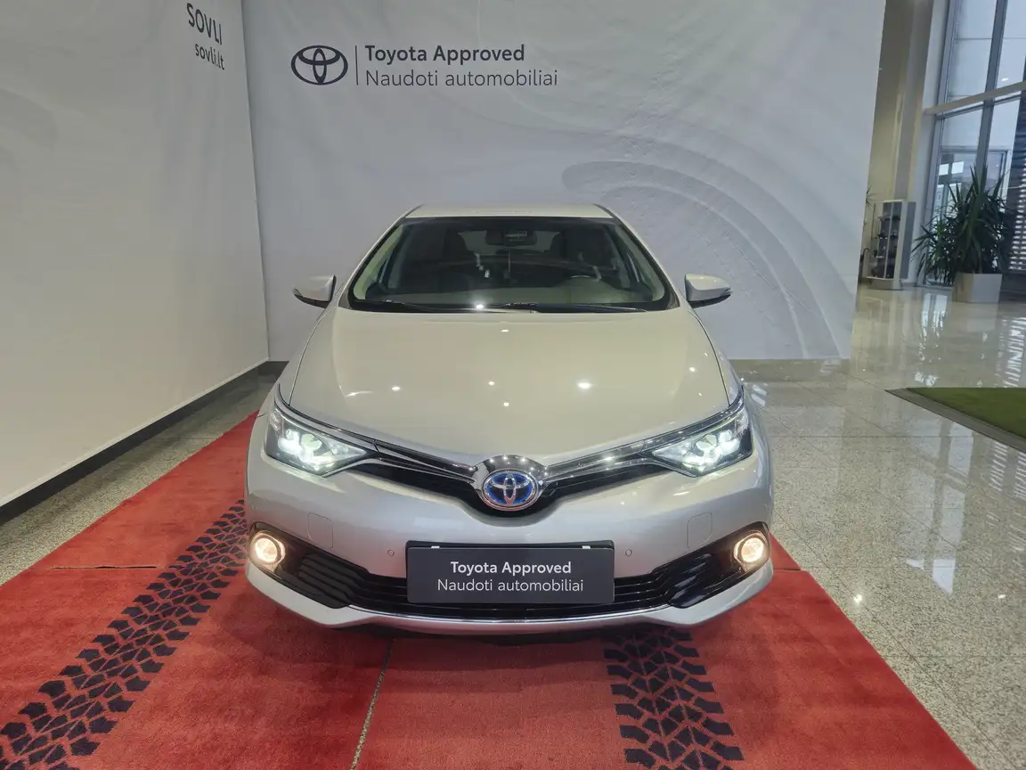 TOYOTA AURIS