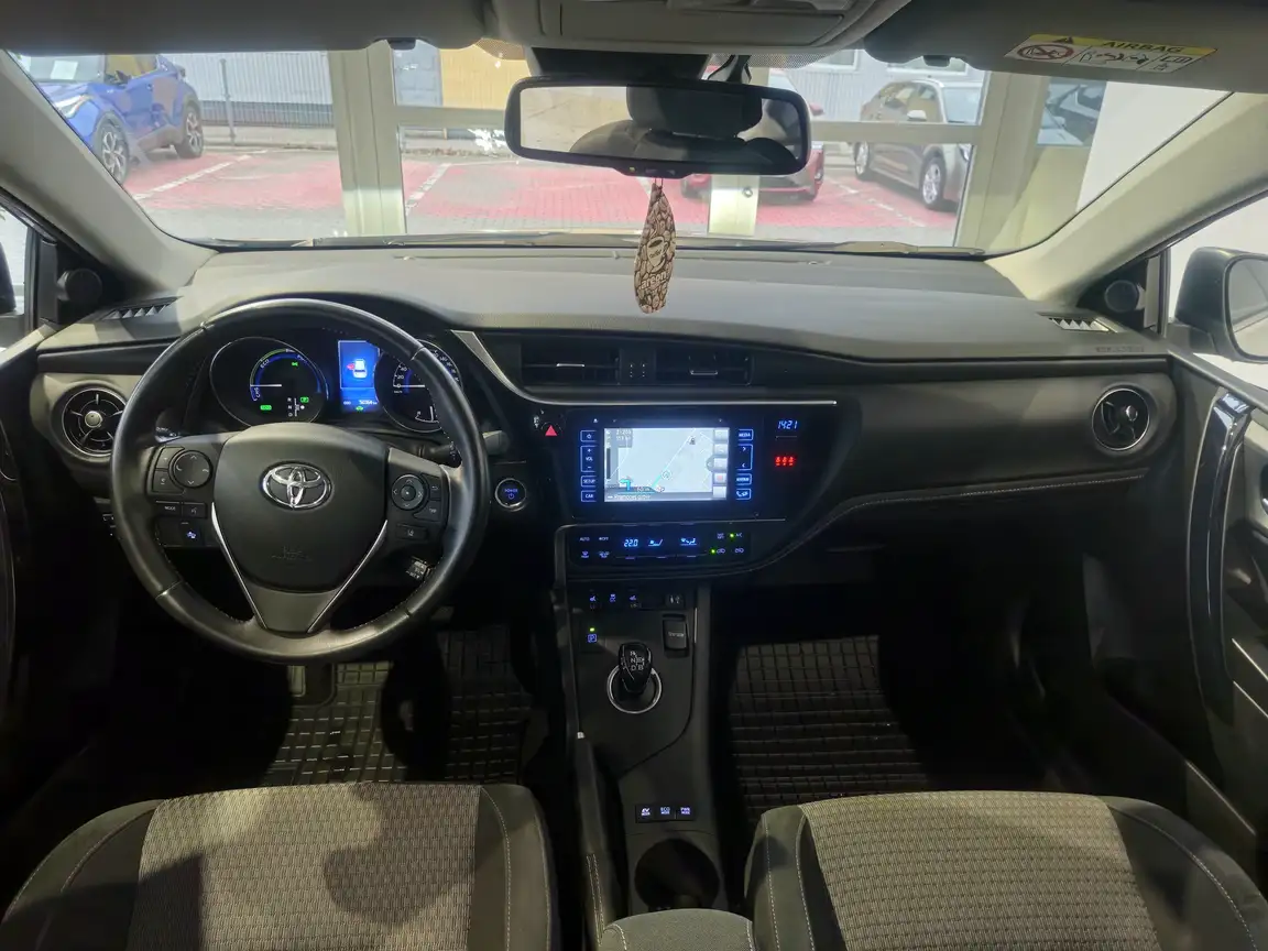 TOYOTA AURIS