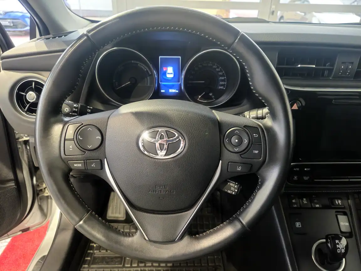 TOYOTA AURIS