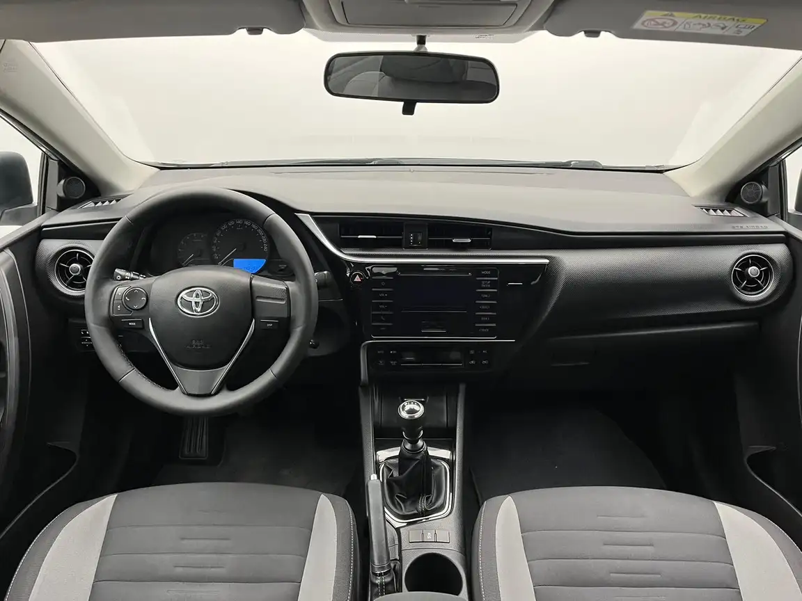 TOYOTA AURIS