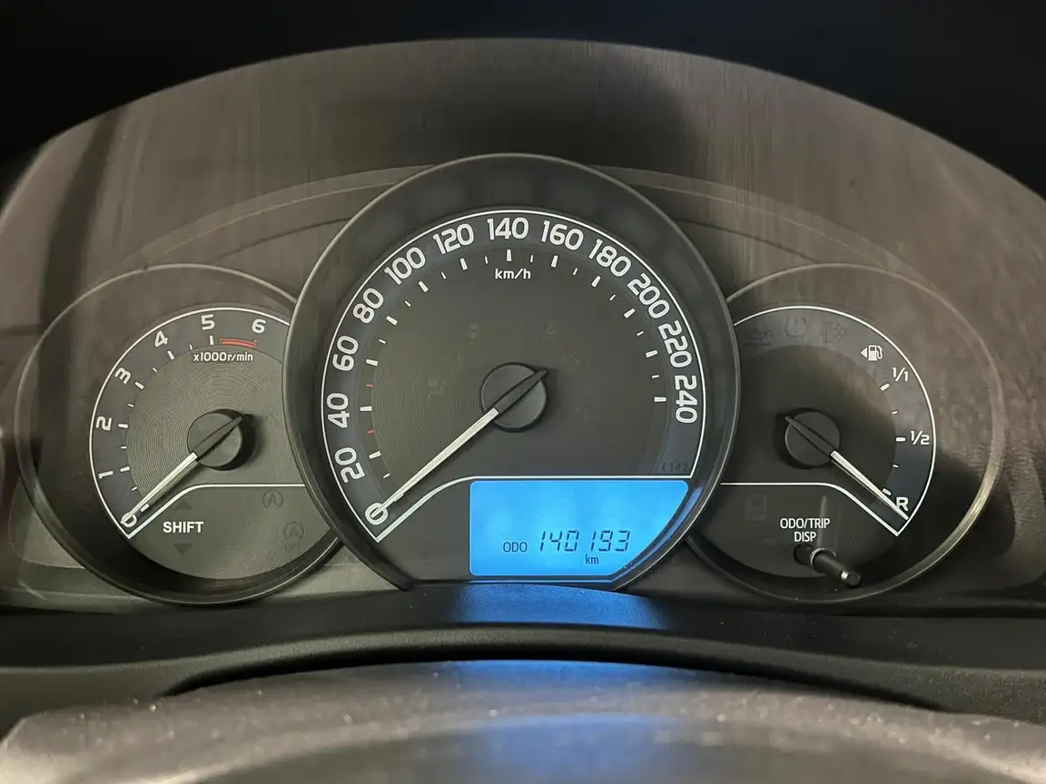 TOYOTA AURIS