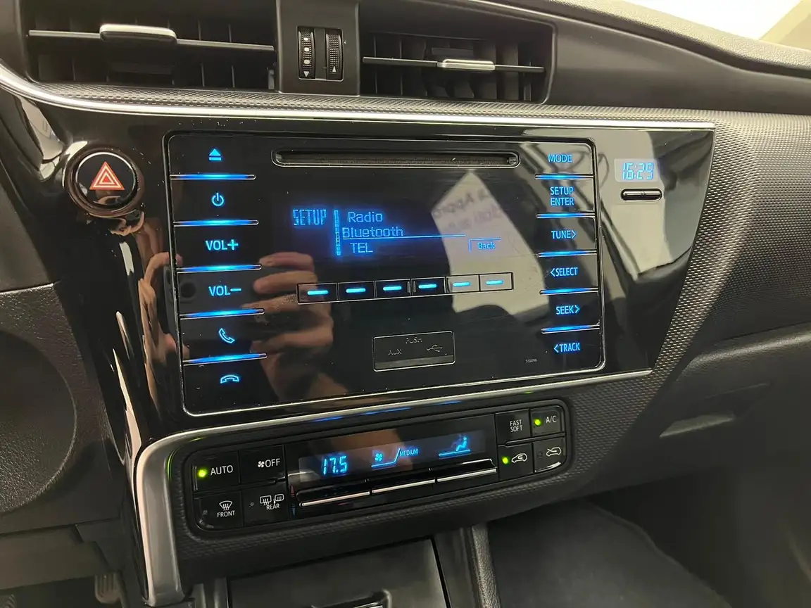 TOYOTA AURIS