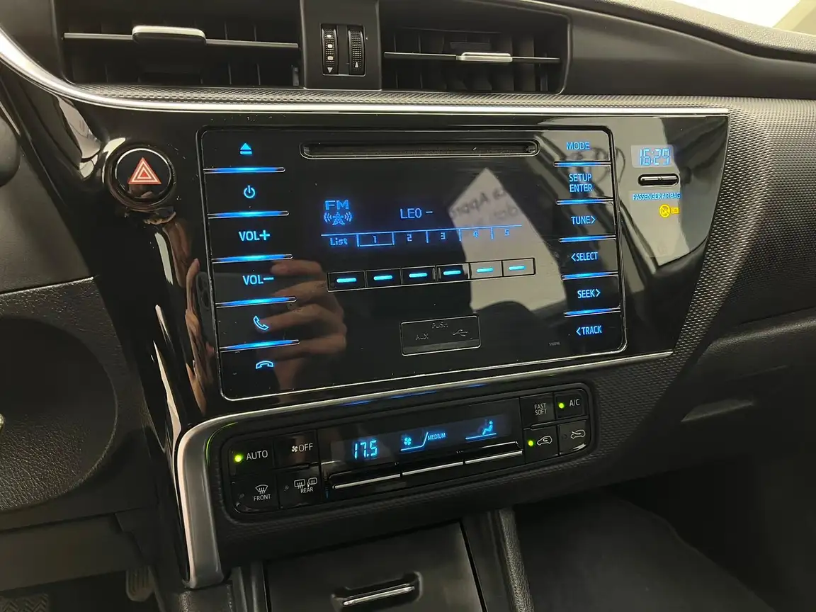 TOYOTA AURIS