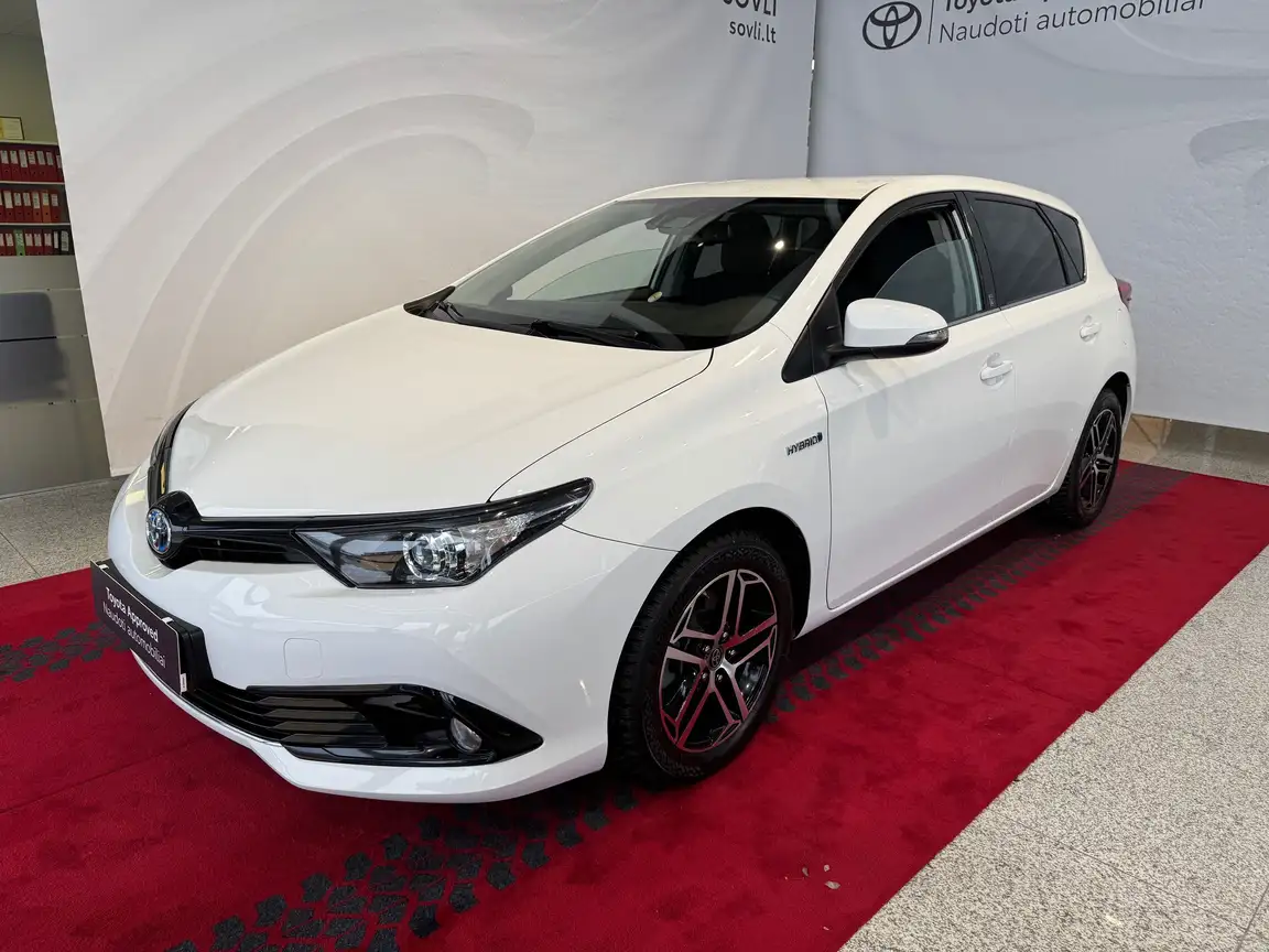 TOYOTA AURIS