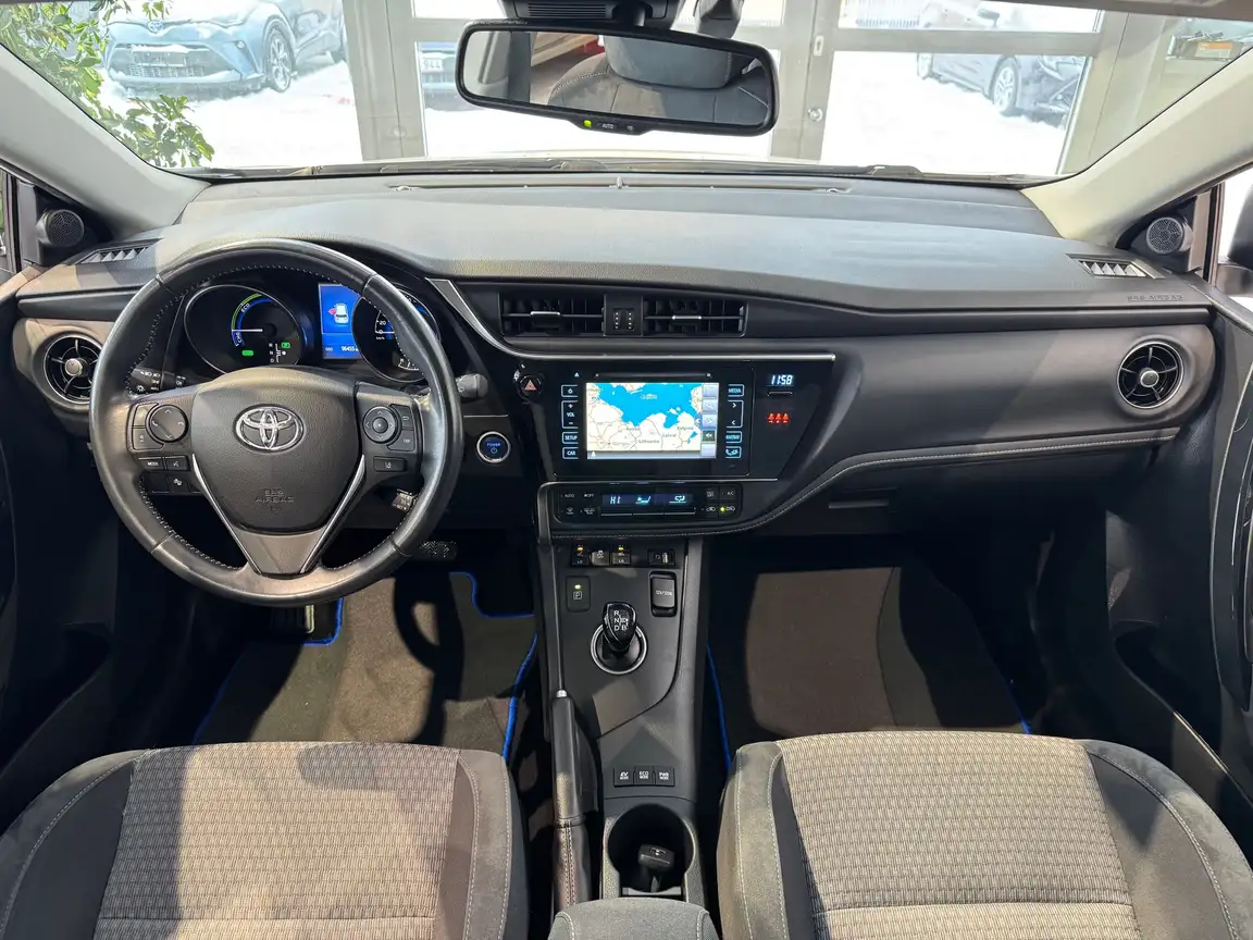 TOYOTA AURIS