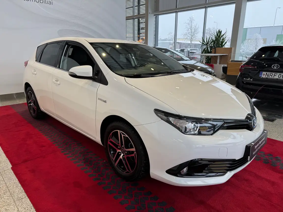 TOYOTA AURIS