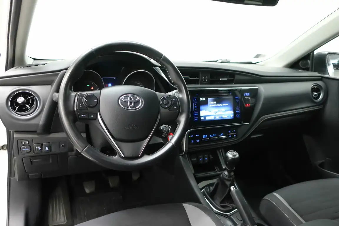 TOYOTA AURIS