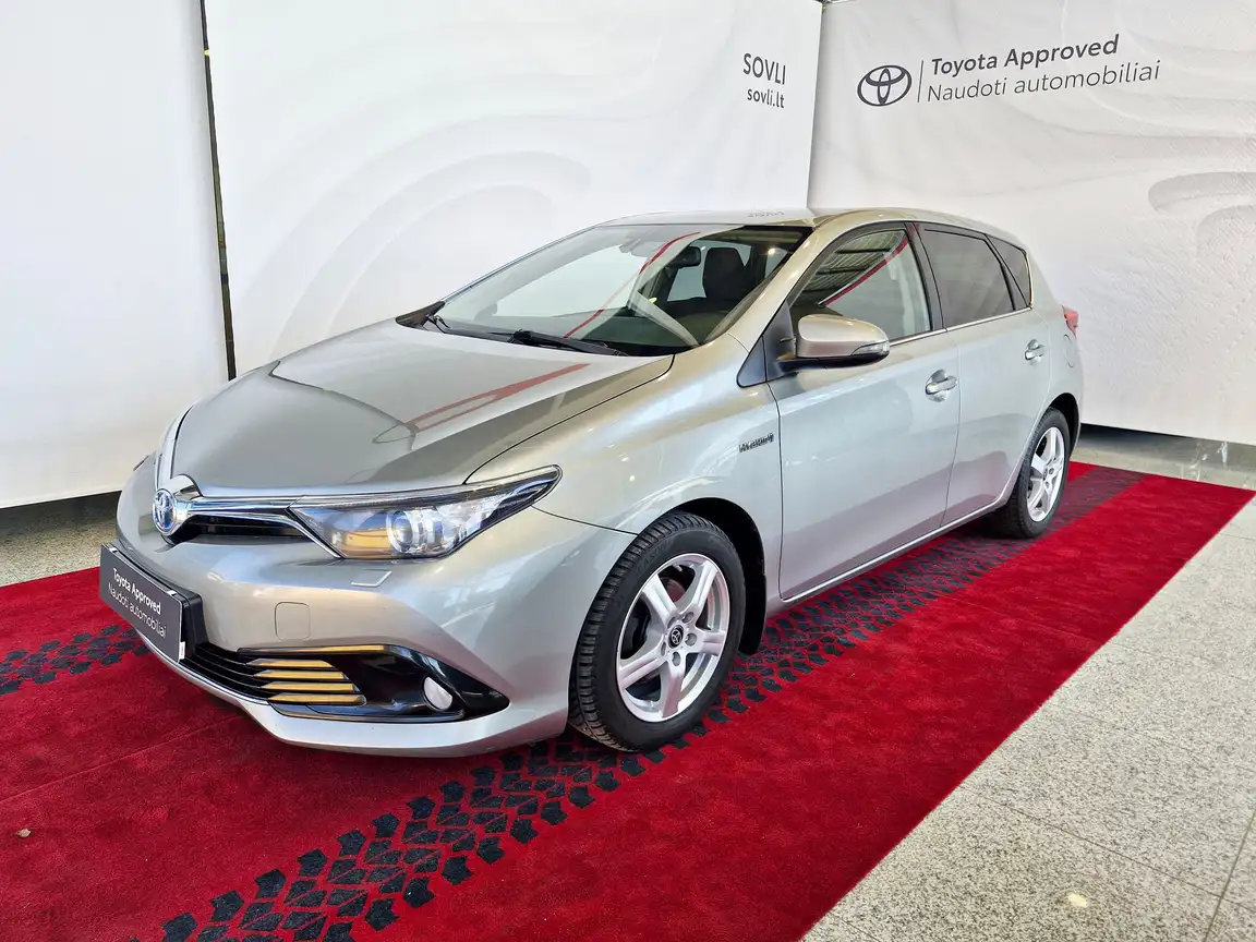 TOYOTA AURIS