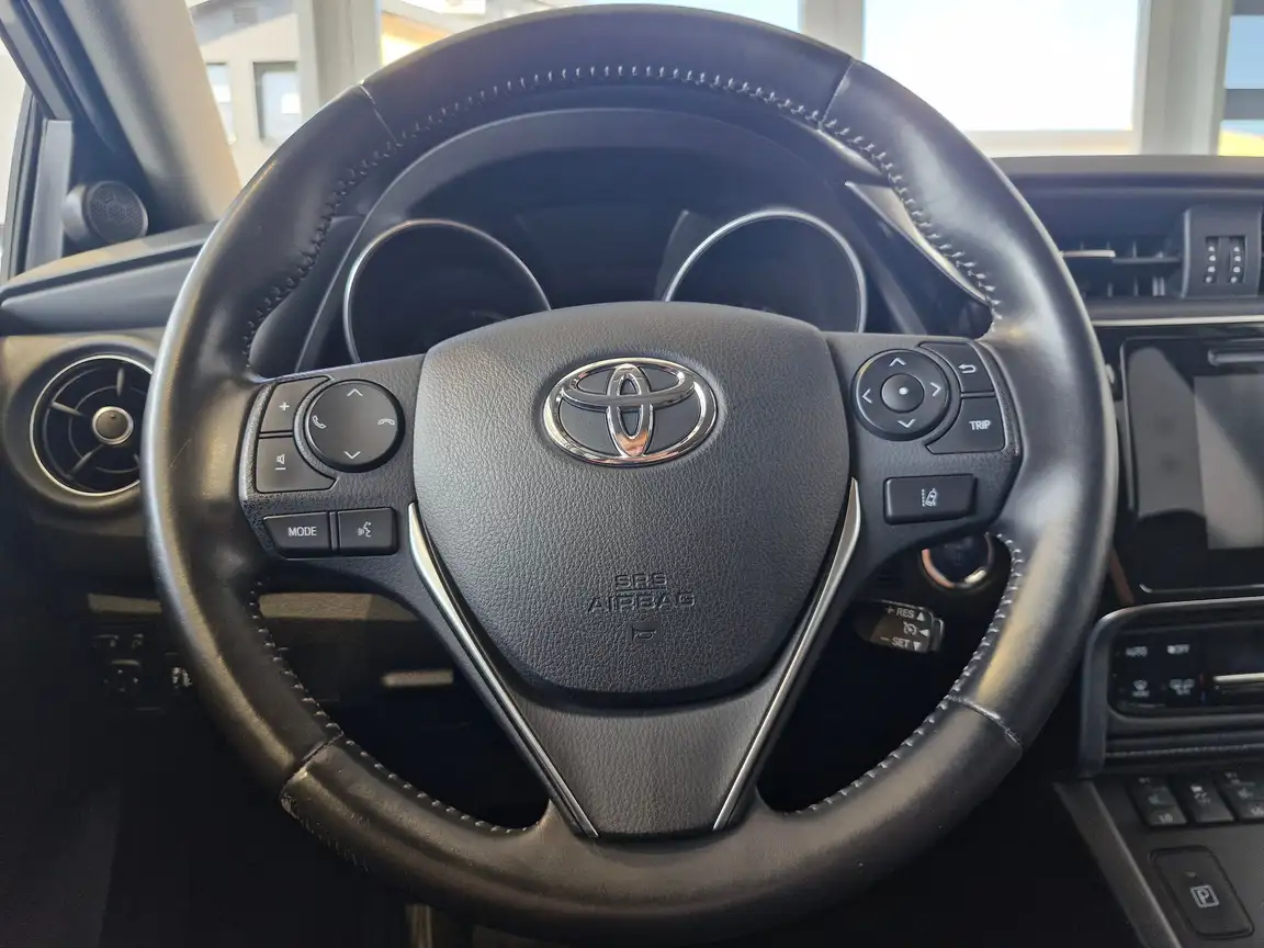 TOYOTA AURIS