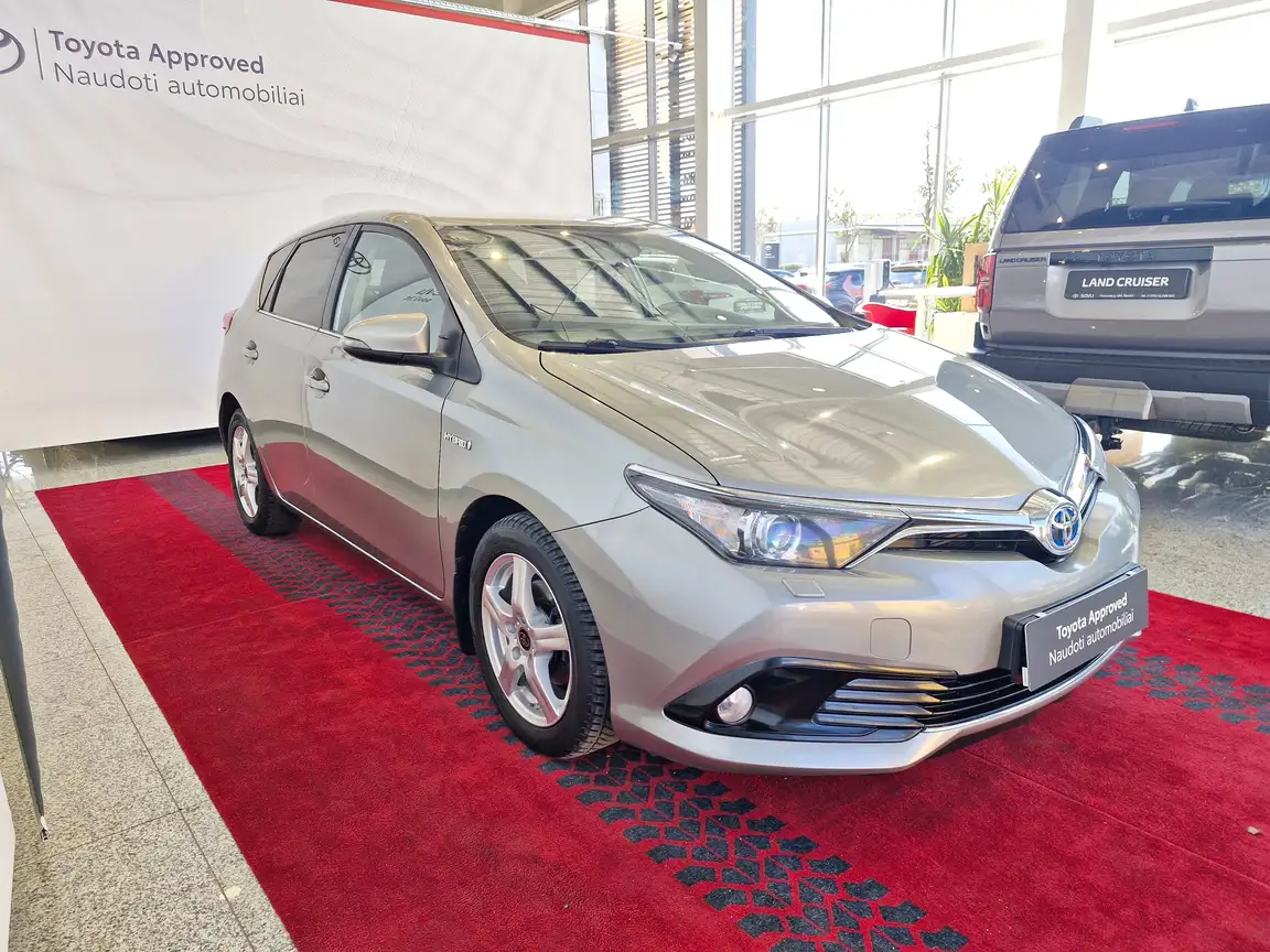 TOYOTA AURIS