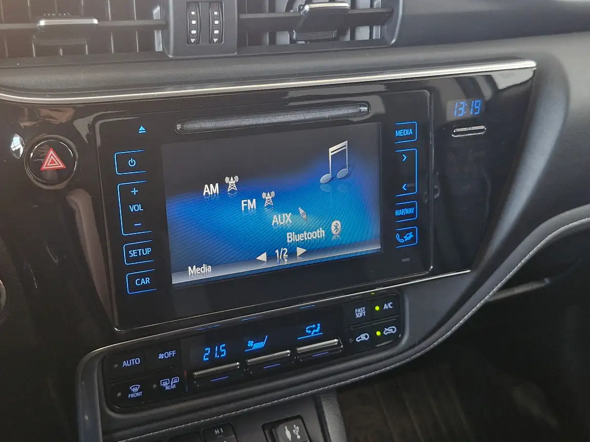 TOYOTA AURIS