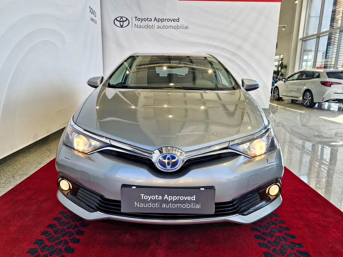 TOYOTA AURIS