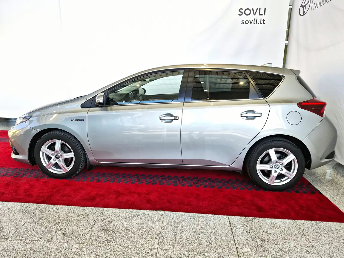 TOYOTA AURIS