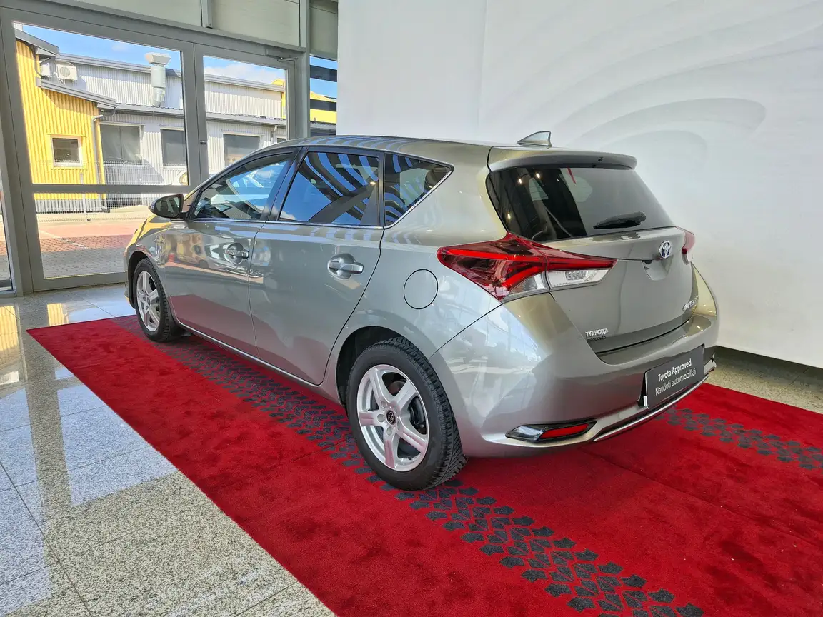 TOYOTA AURIS