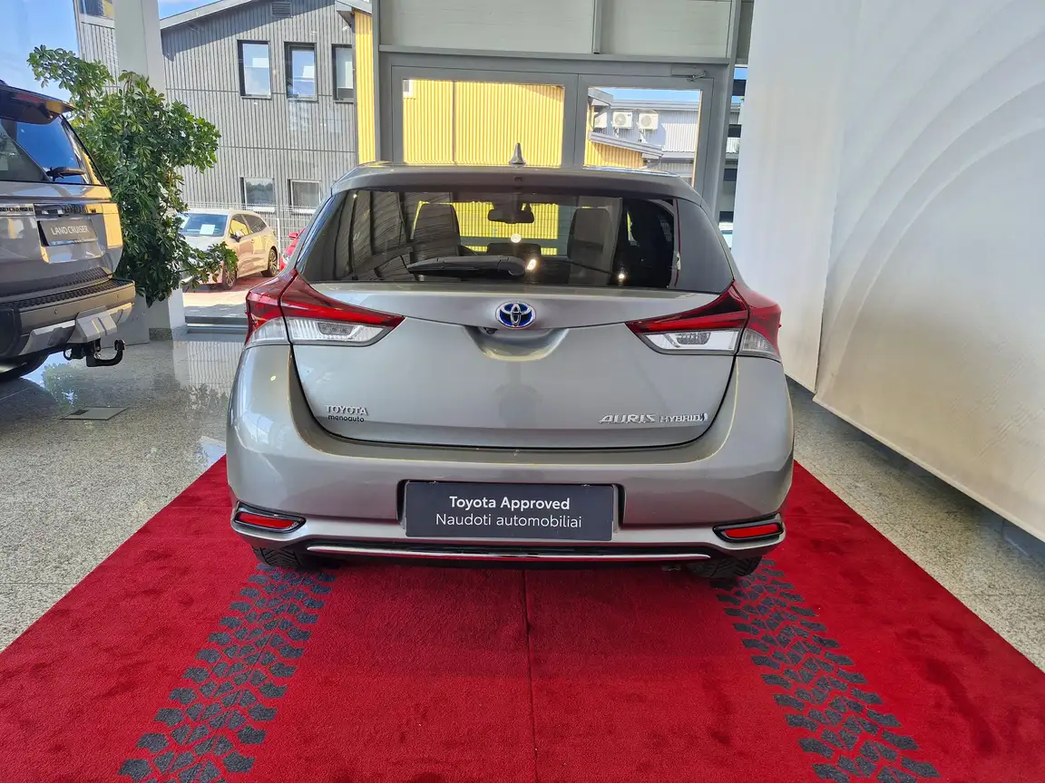 TOYOTA AURIS