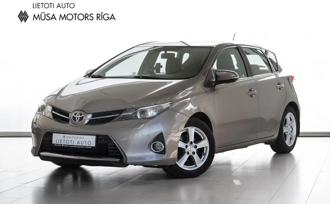 TOYOTA AURIS