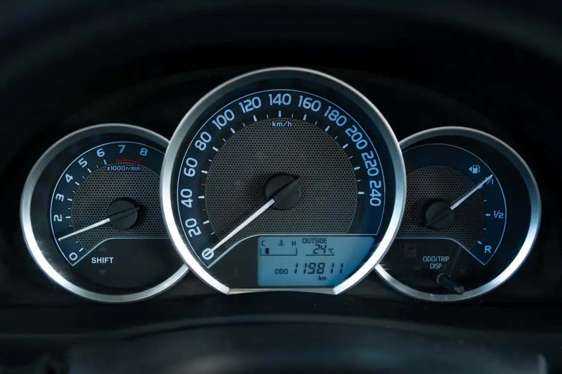TOYOTA AURIS