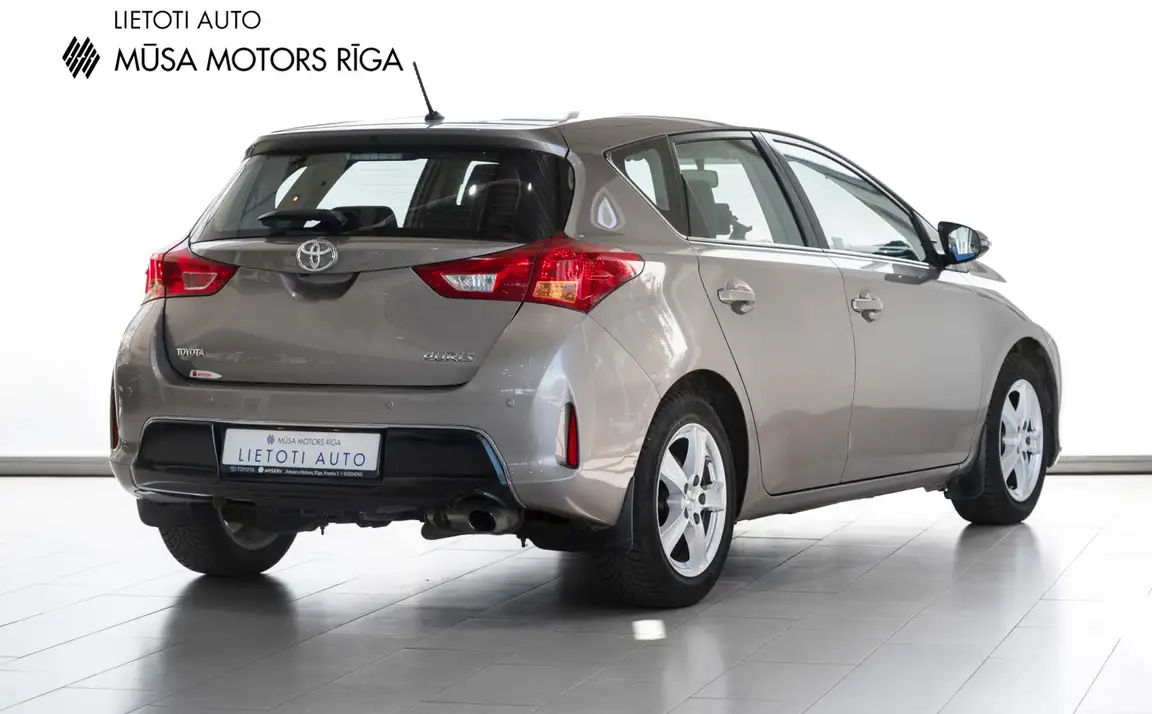 TOYOTA AURIS