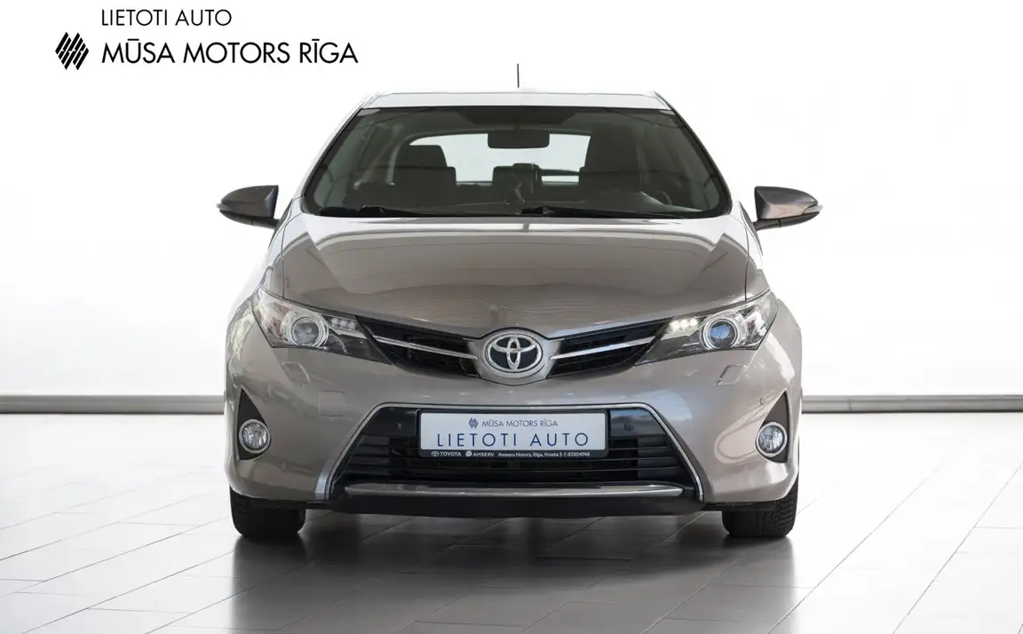 TOYOTA AURIS