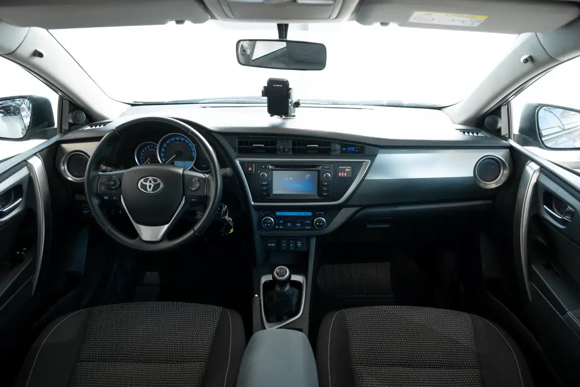 TOYOTA AURIS