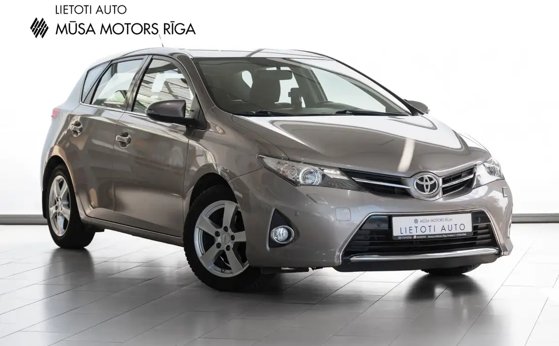 TOYOTA AURIS