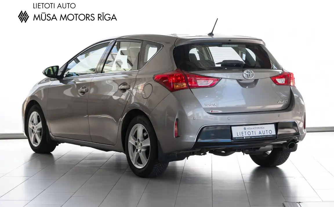TOYOTA AURIS