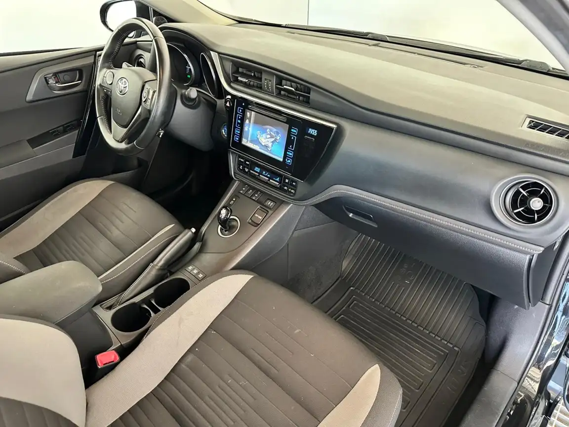TOYOTA AURIS