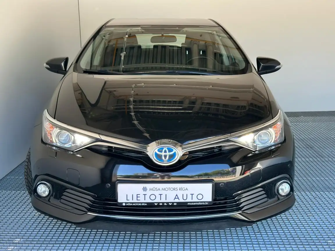 TOYOTA AURIS