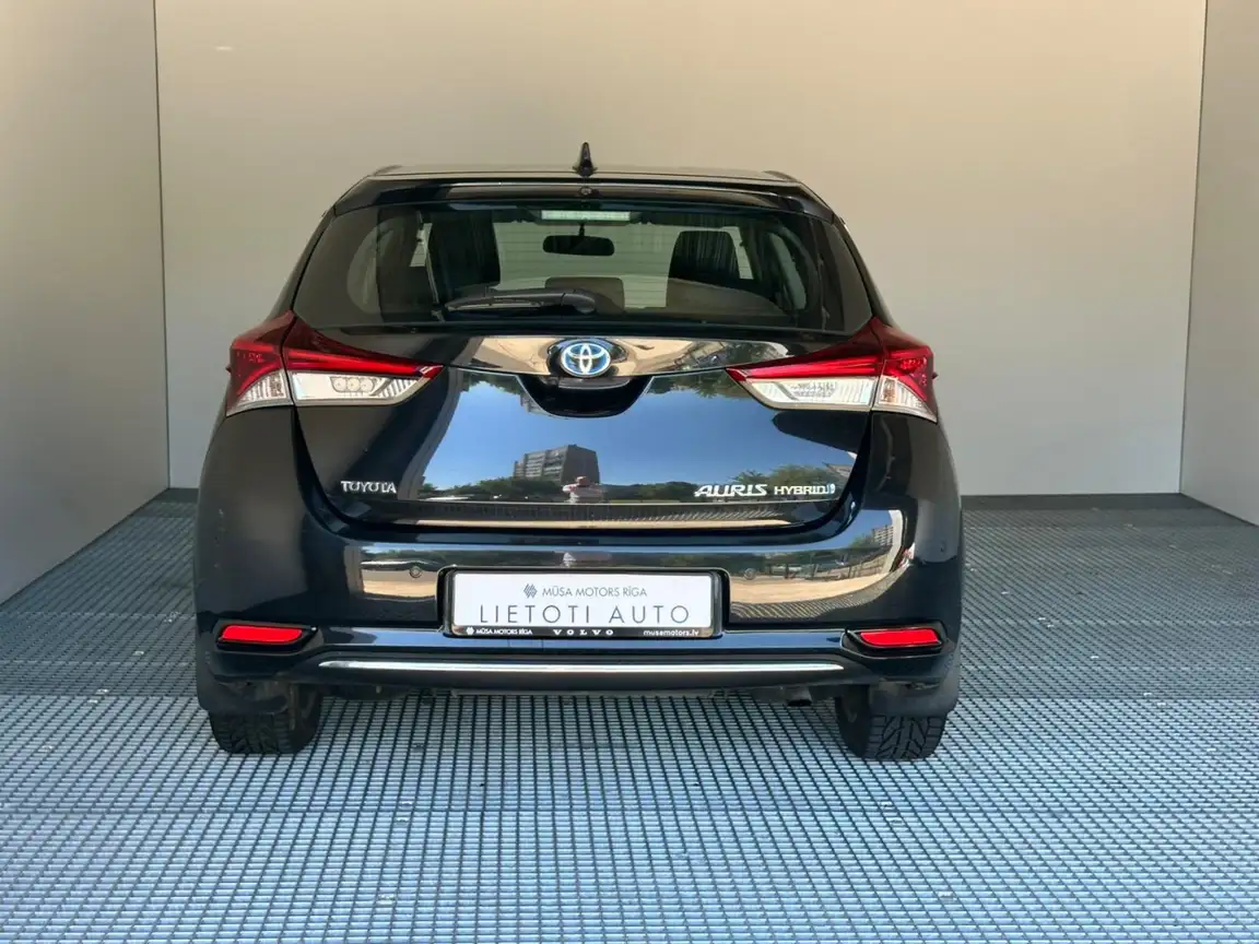 TOYOTA AURIS