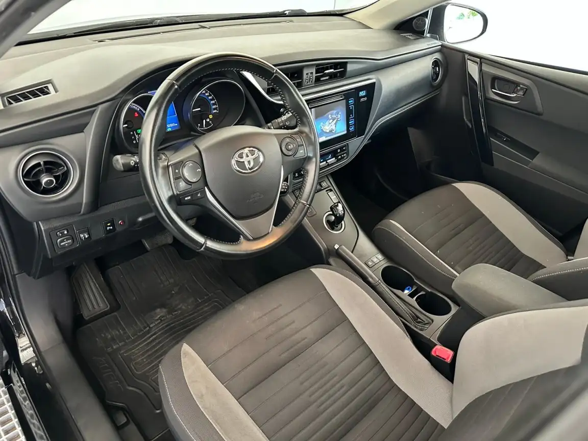 TOYOTA AURIS